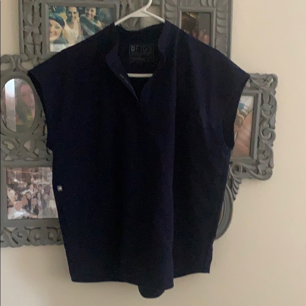 FIGS scrub top navy